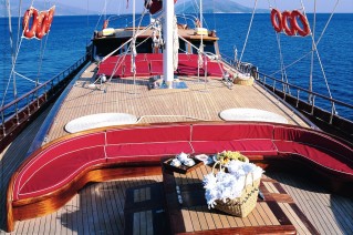 Cobra Queen -  Foredeck
